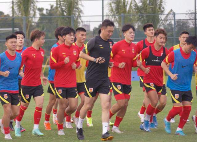 今日发布的定档海报中，小智、皮卡丘、基格尔德、大反派贾维斯以及大电影中新加入的宝可梦波尔凯尼恩和玛机雅娜等主要角色全部亮相，他们迥异的神情使得整张海报充满戏剧性